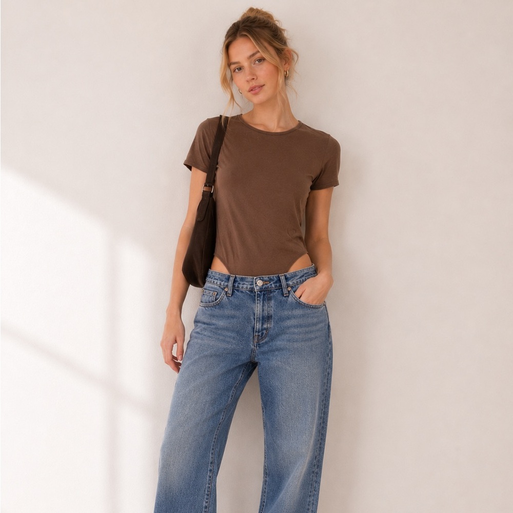 Boohoo Brown Short Sleeve Crew Neck Thong Bodysuit | Size US 6